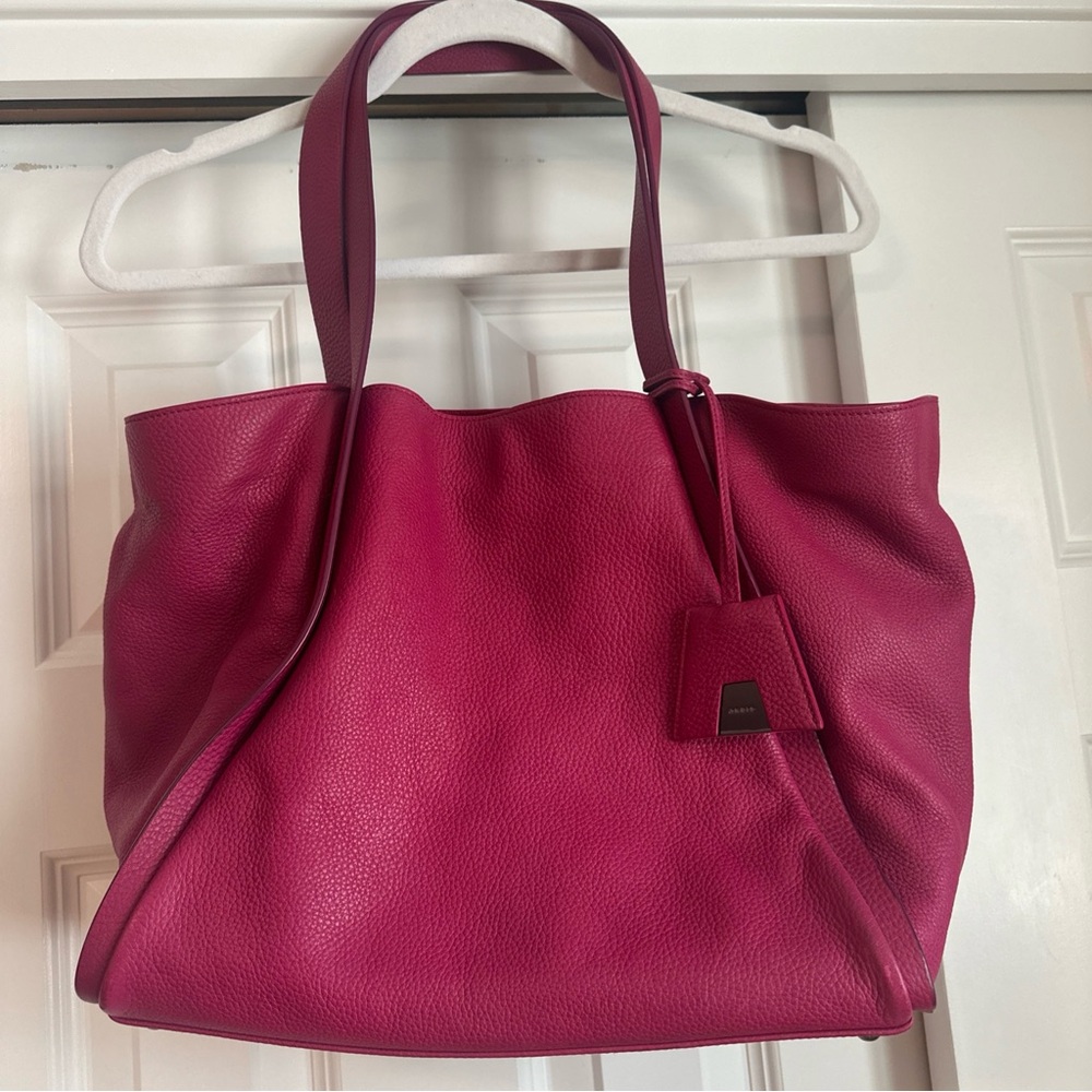 AKRIS Alex Pink Leather Medium Convertible Bucket Tote. Prestine. Retail $1,690.